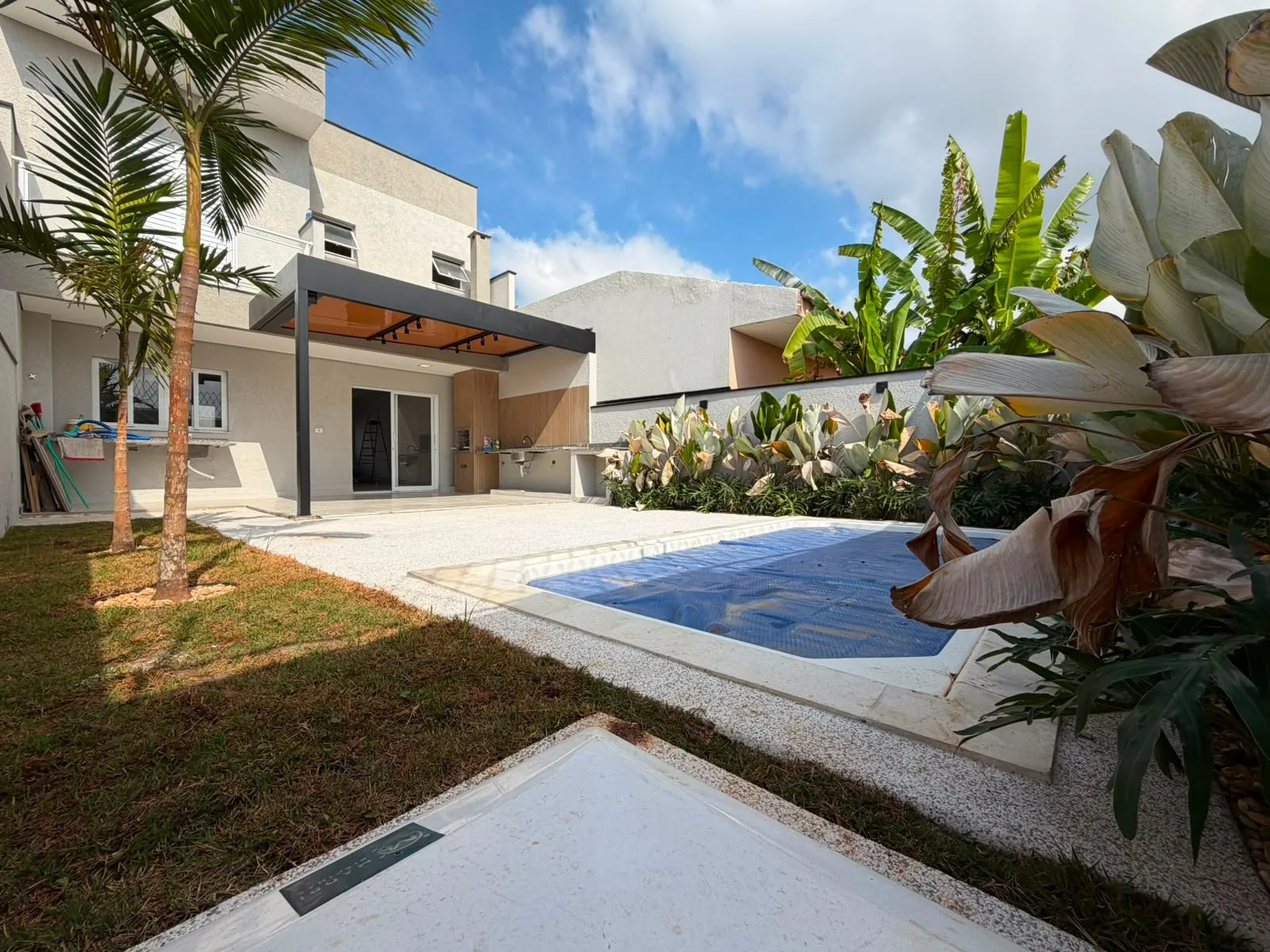 Imagem Casa à Venda, com 3 dormitórios, suíte master com closet, piscina, área gourmet e 147 m², no Golden Park II