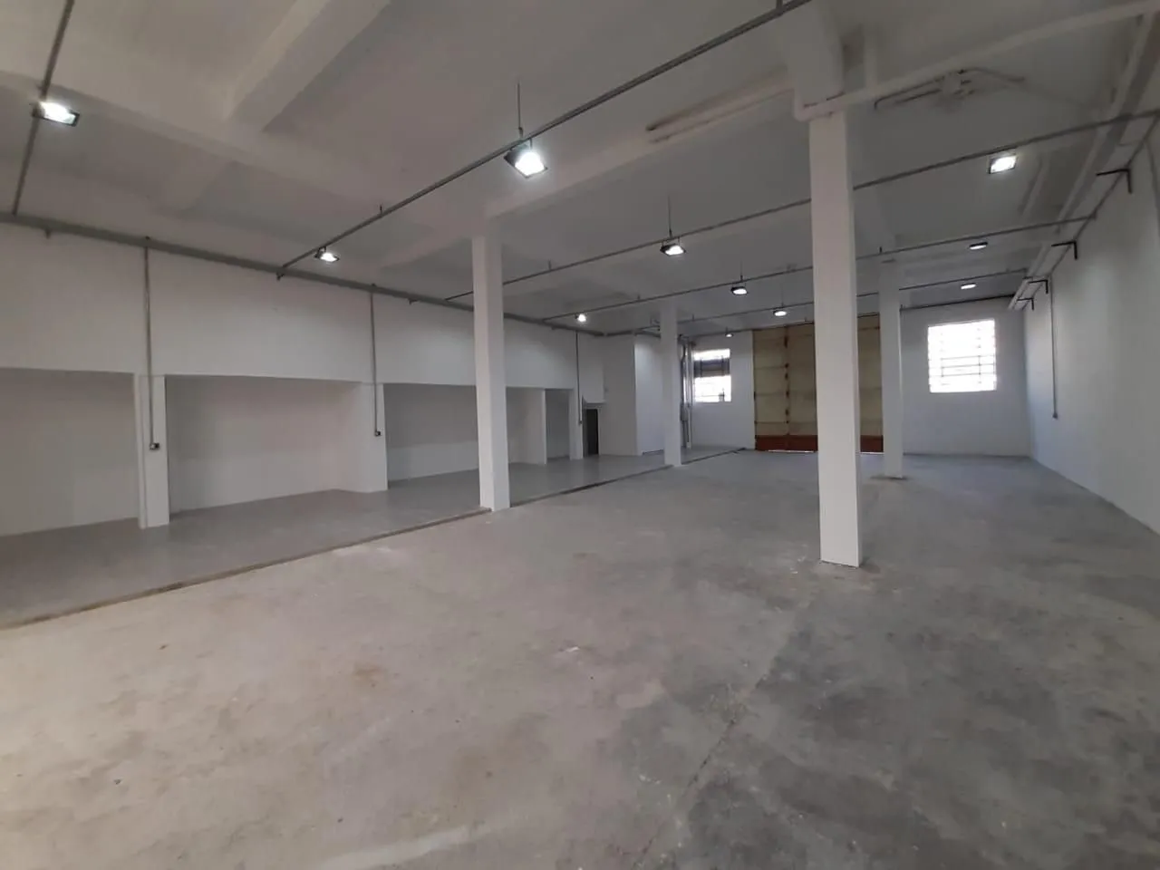 Imagem MÁFFER IMÓVEIS ALUGA DEPÓSITO COMERCIAL Localizado em região estratégica do bairro São Geraldo, com acesso facilitado às principais vias da cidade, Aeroporto, BR-290 (Freeway) e CEASA.