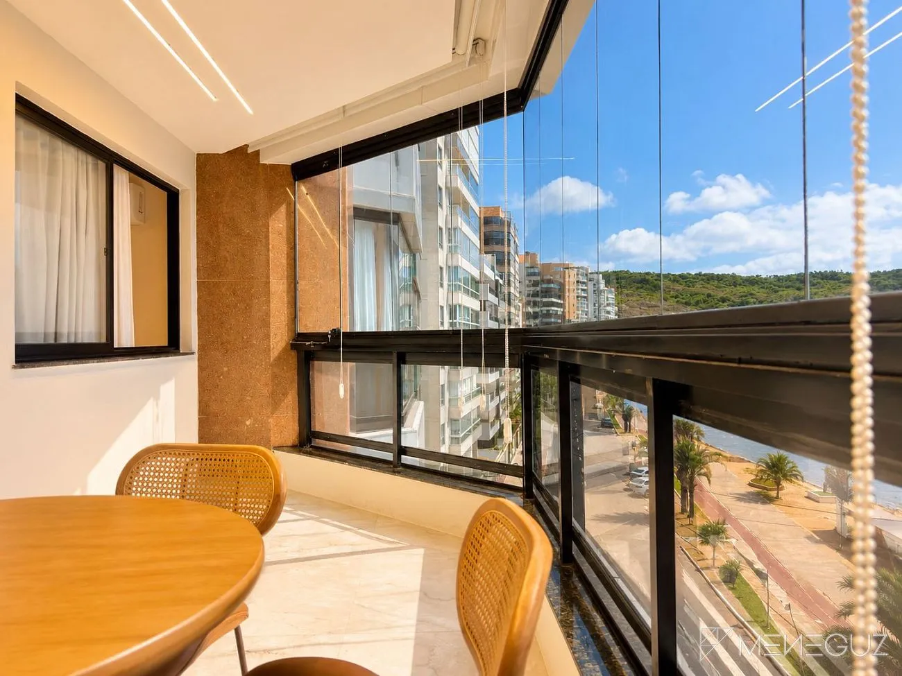Imagem Apartamento à venda na Praia do Morro, Guarapari - 3 quartos, 2 suítes, DCE, frente mar, mobiliado