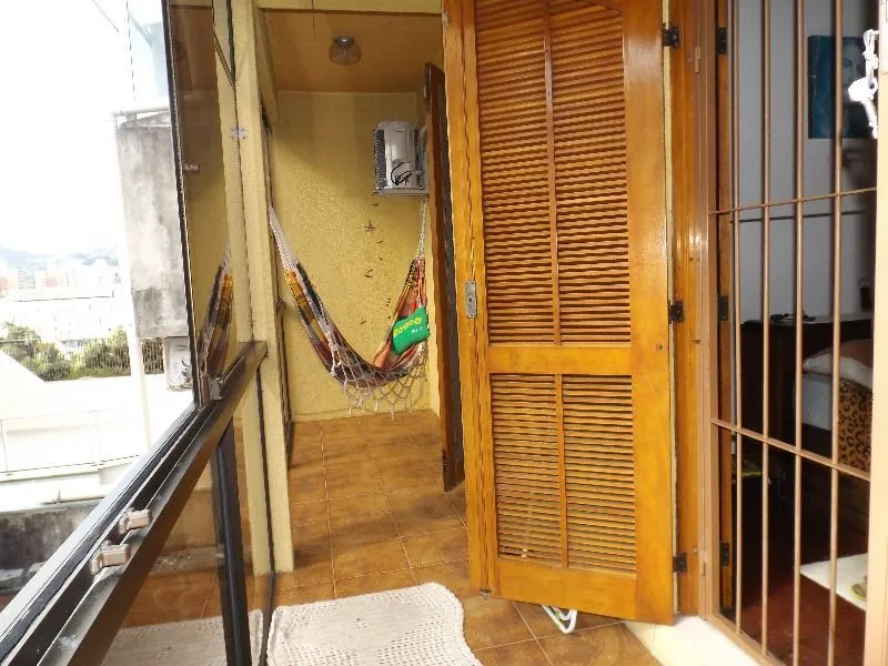 Imagem Casa para Venda - 250m², 3 dormitórios, sendo 3 suites, 7 vagas - Medianeira