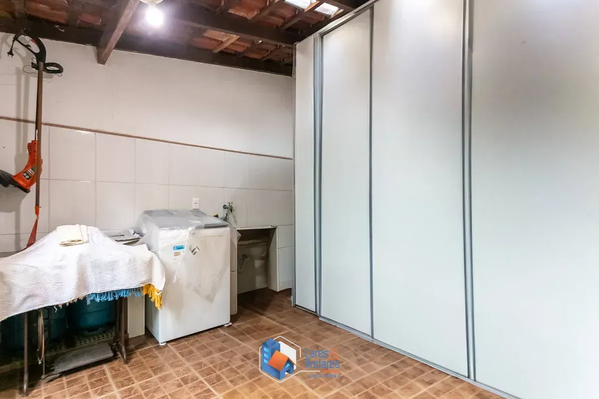 Imagem Sobrado para venda em Jardim Santo Antoninho com 3 quartos, sendo 3 suítes, 150m²