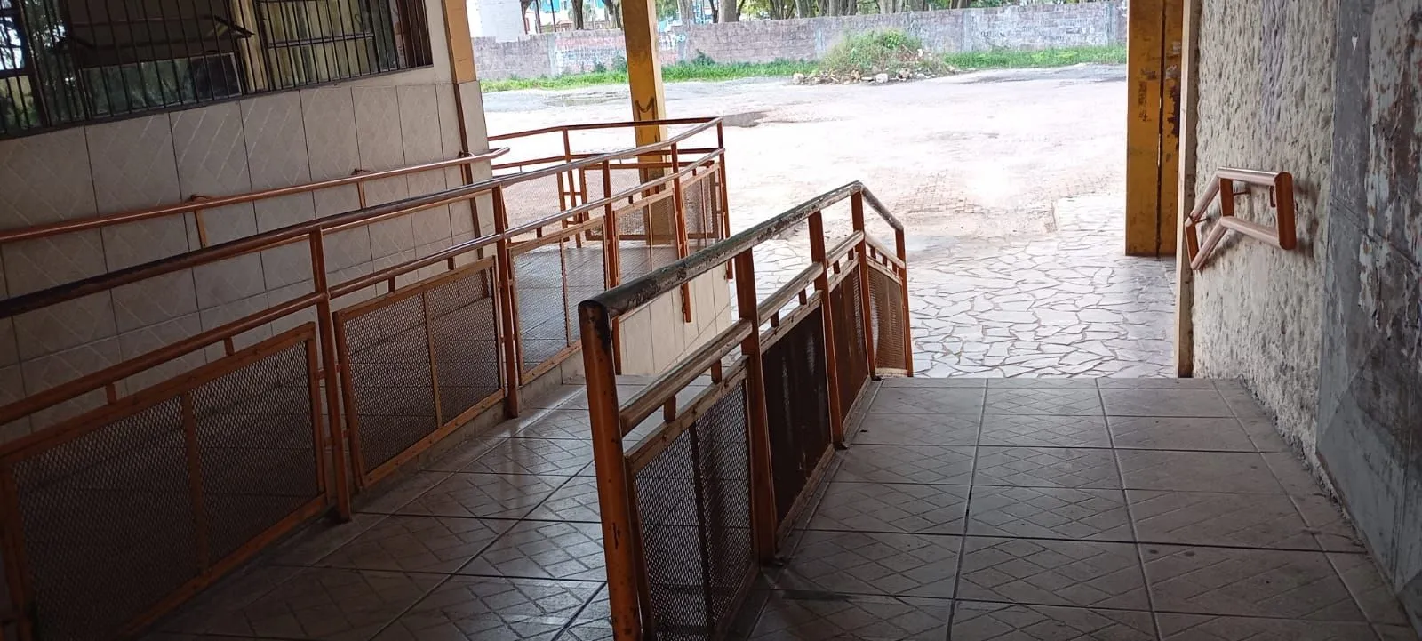 Imagem Prédio Comercial, com lojas alugadas, centro de Butiá. Preço Abaixo do Mercado!
