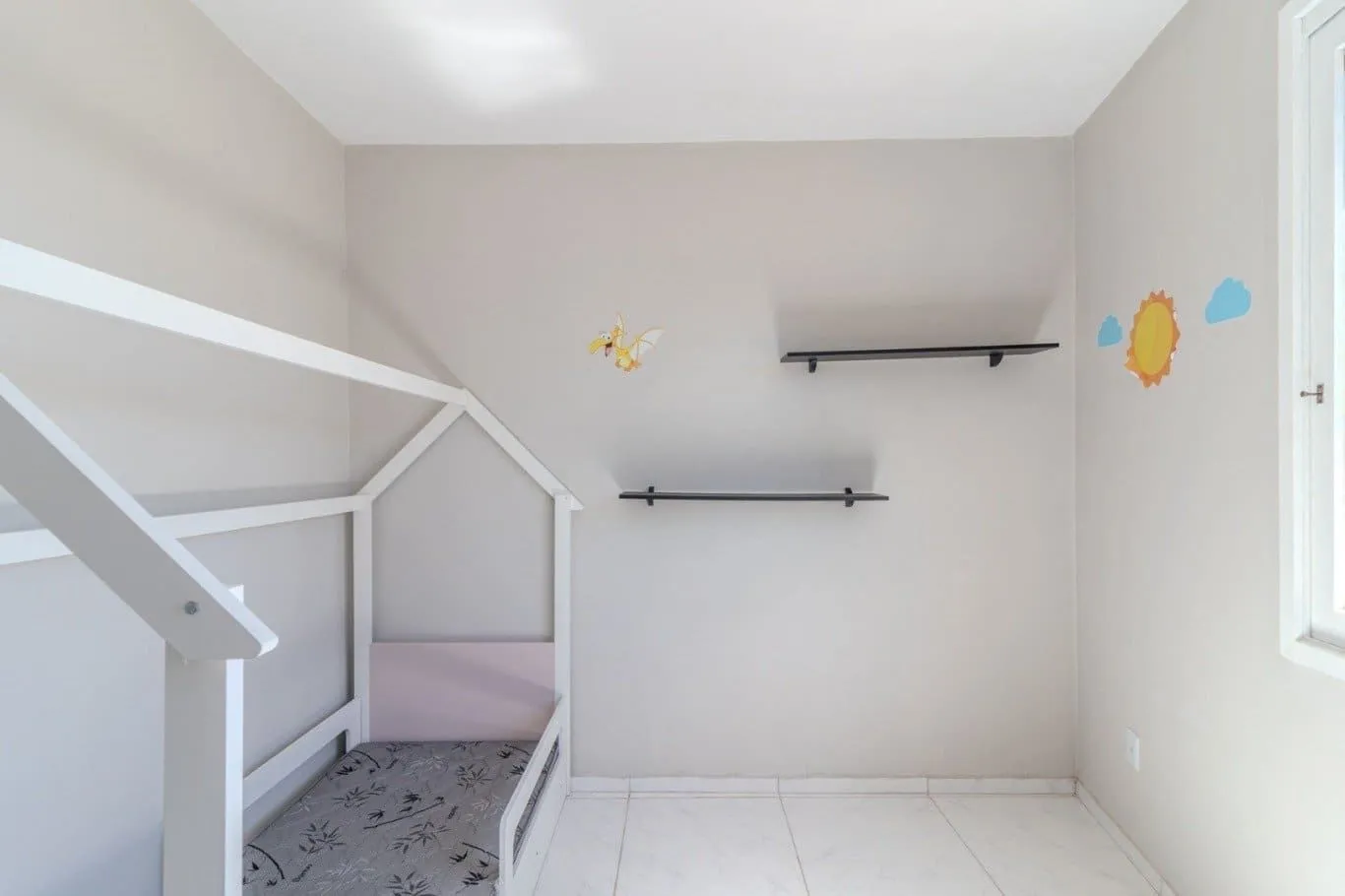 Imagem Apartamento de 2 dormitórios à venda em Vila Ipiranga, Porto Alegre.