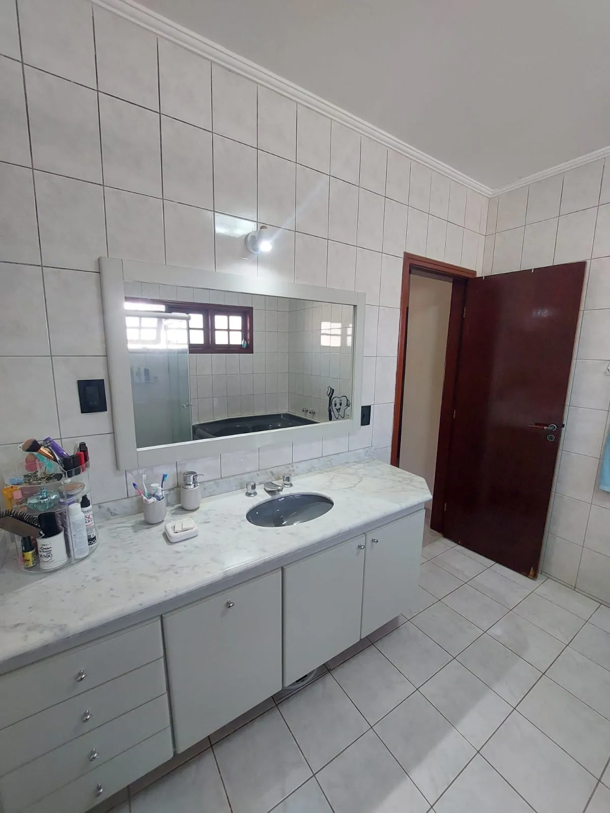 Imagem Casa 4 dorm escritório lareira sala de jogos de Esquina com 438m² Cond Vivendas do Lago