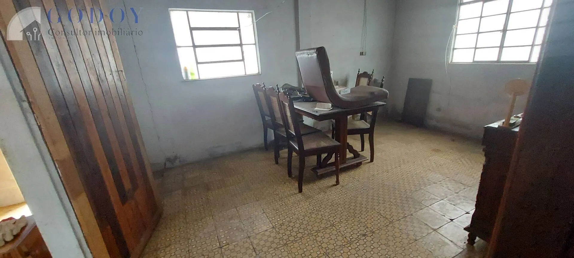 Imagem Casa Próxima ao Centro com casa de fundo