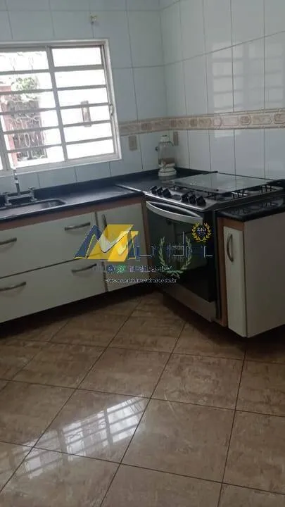 Imagem Sobrado à Venda com 359m², 4 dormitórios, 4 suítes, 1 sala e 5 vagas!!!
