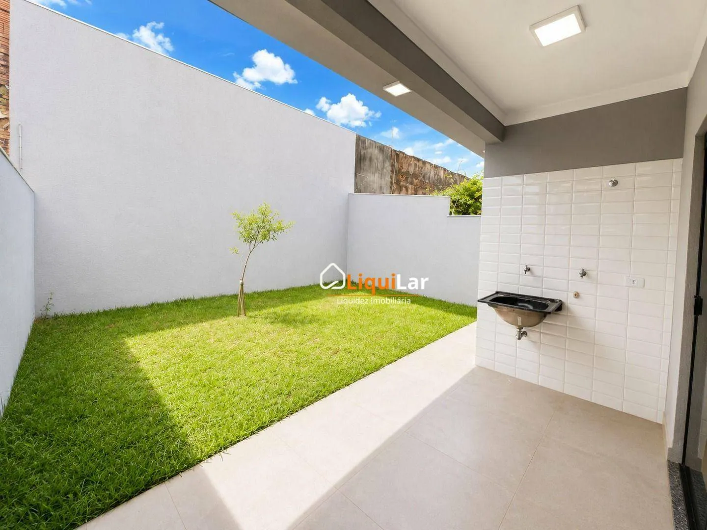 Imagem Casa à Venda com Suíte e Amplo Quintal em Localização Privilegiada Próxima à Lagoa Itatiaia