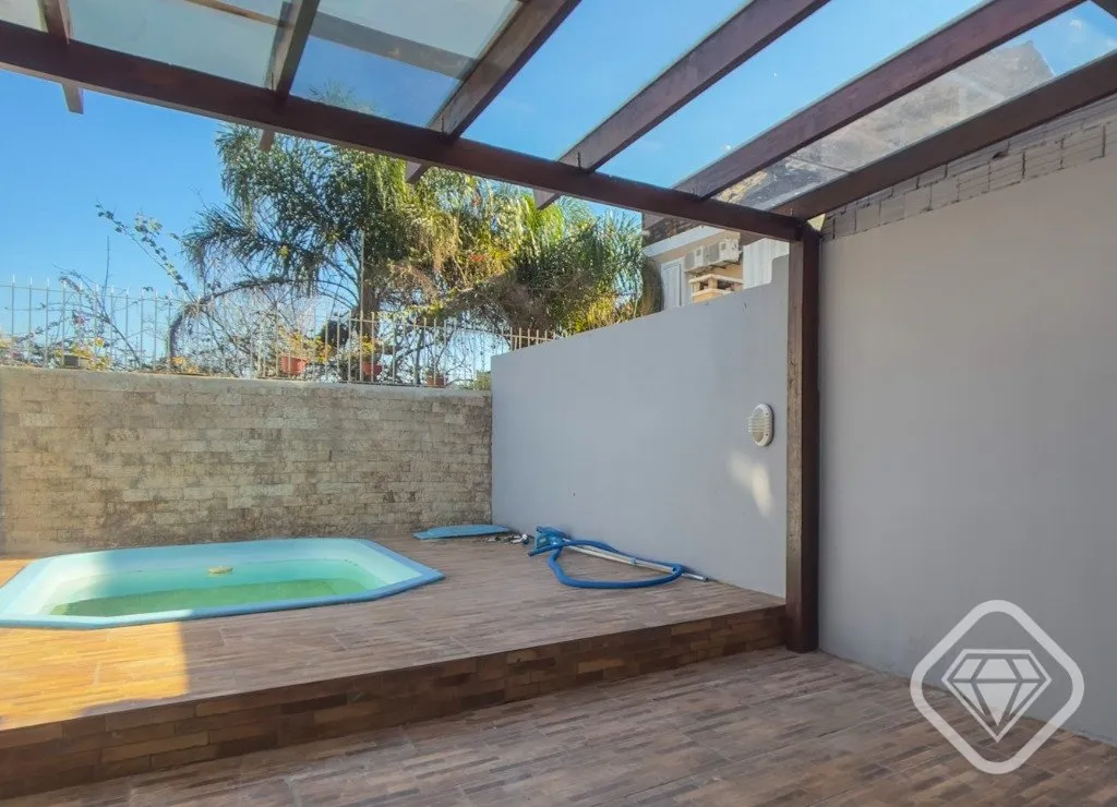 Imagem Casa semimobiliada com piscina no bairro Hípica, pronta para morar, com excelente padrão de acabam...