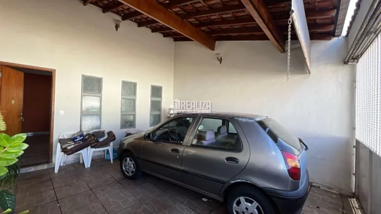 Imagem Casa de 3 dormitórios no bairro Vila Celeste, em Uberaba - Imperdível!