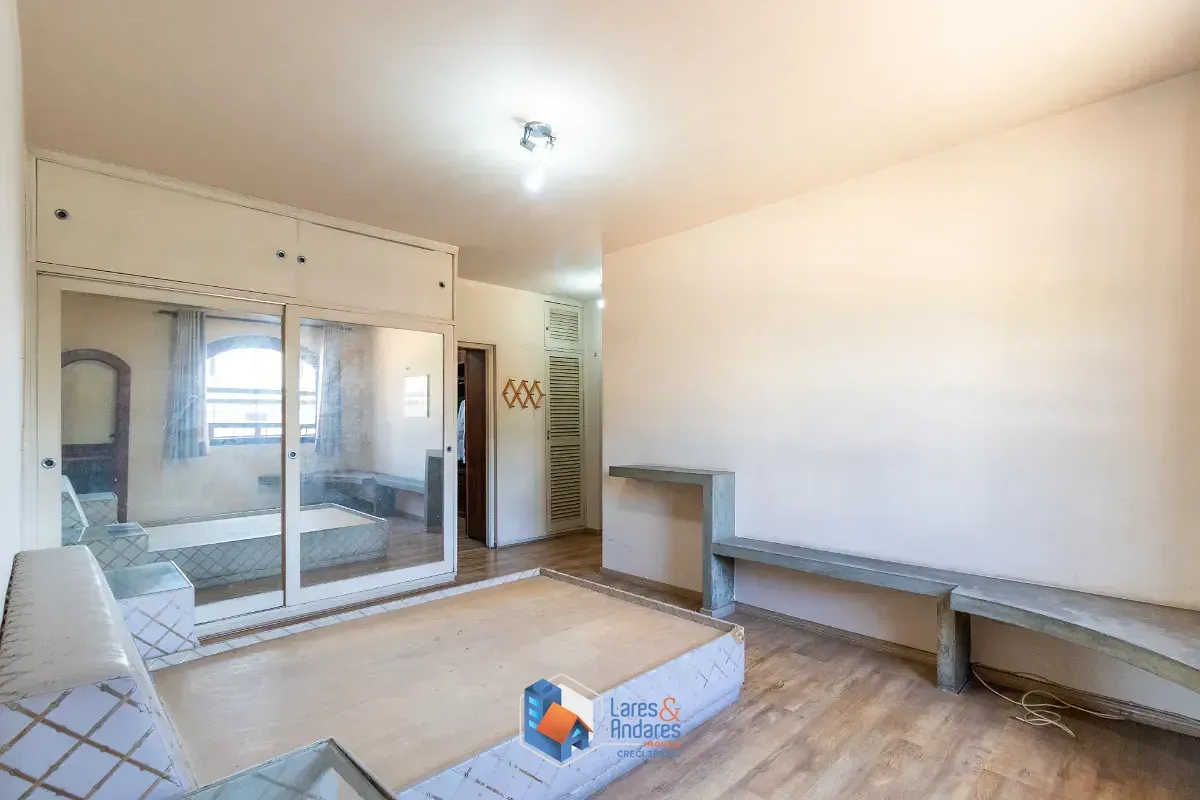 Imagem Casa para venda em Campo Belo com 4 quartos, sendo 1 suíte, 329m²