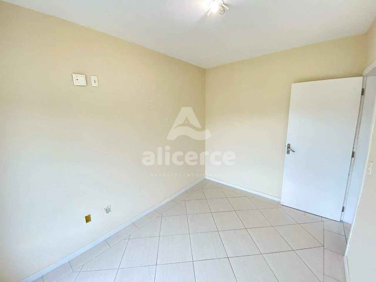 Imagem Apartamento com 114 m² à venda, 3 dormitórios com suíte em Forquilhinhas - São José - SC