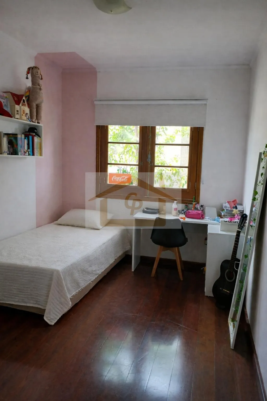 Imagem Encantadora! São 4 quartos (1 suíte), 4 vagas cobertas