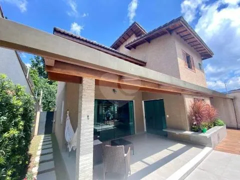 Imagem VENDA DE SOBRADO NO JARDIM VIRGINIA BIANCA, EM SÃO PAULO/SP, 293m² com 3 suítes, sala com lareira, churrasqueira, piscina e 06 vagas. CONSULTE-NOS.