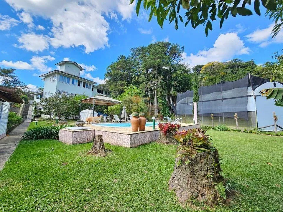 Imagem Casa em Condomínio para Venda em Teresópolis / RJ no bairro Comary