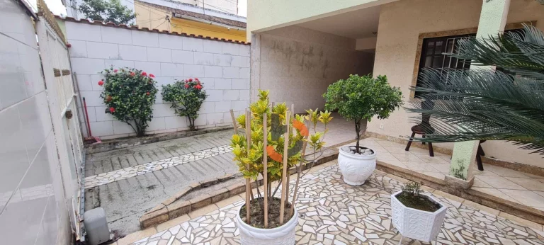 Imagem (Venda) Casa com 4 dormitórios - Caonze - Nova Iguaçu/RJ