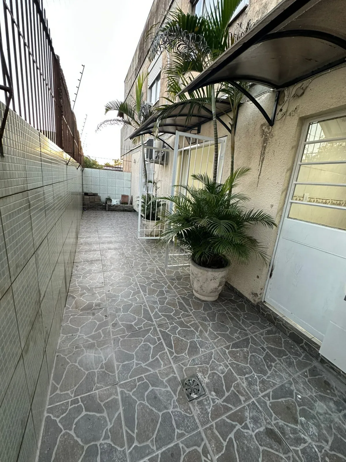 Imagem Apartamento com 3 Quartos, térreo com pátio privativo, 1 vaga coberta à Venda, 88m² privativos, só R$ 299.000