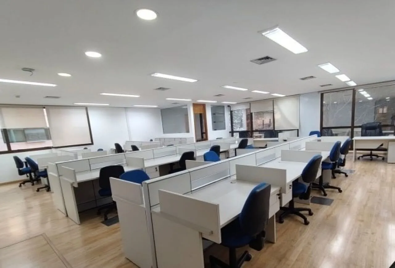 Imagem Sala comercial com 251m², para locação, com salas e vão livre, 6 vagas, na Vila Olímpia