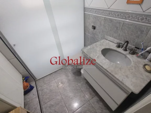 Imagem Apartamento com 2 dormitórios de frente e sacada no primeiro andar no bairro do Boqueirão em Santos (SP) por R$ 340.000,00 !