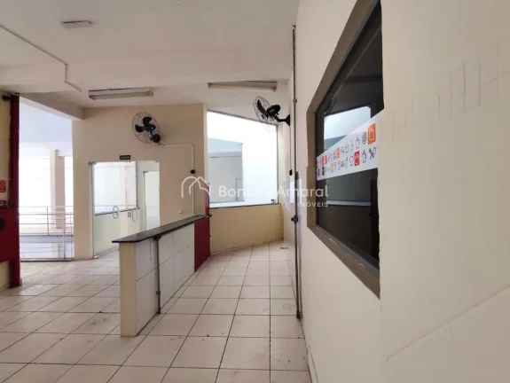 Imagem Galleria comercial à venda no centro de valinhos, varias salas, estacionamento subsolo
No piso tér...