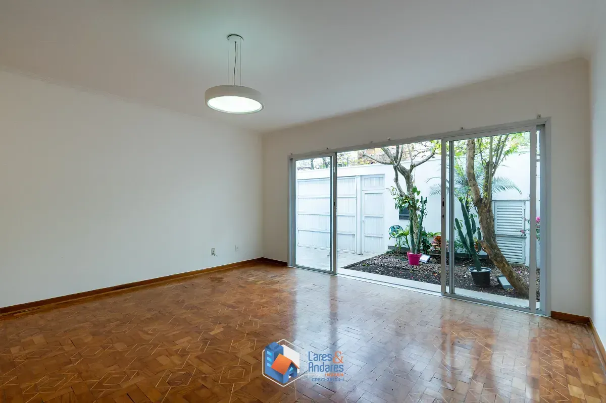 Imagem Casa para venda em Perdizes com 4 quartos, sendo 1 suíte, 171m²