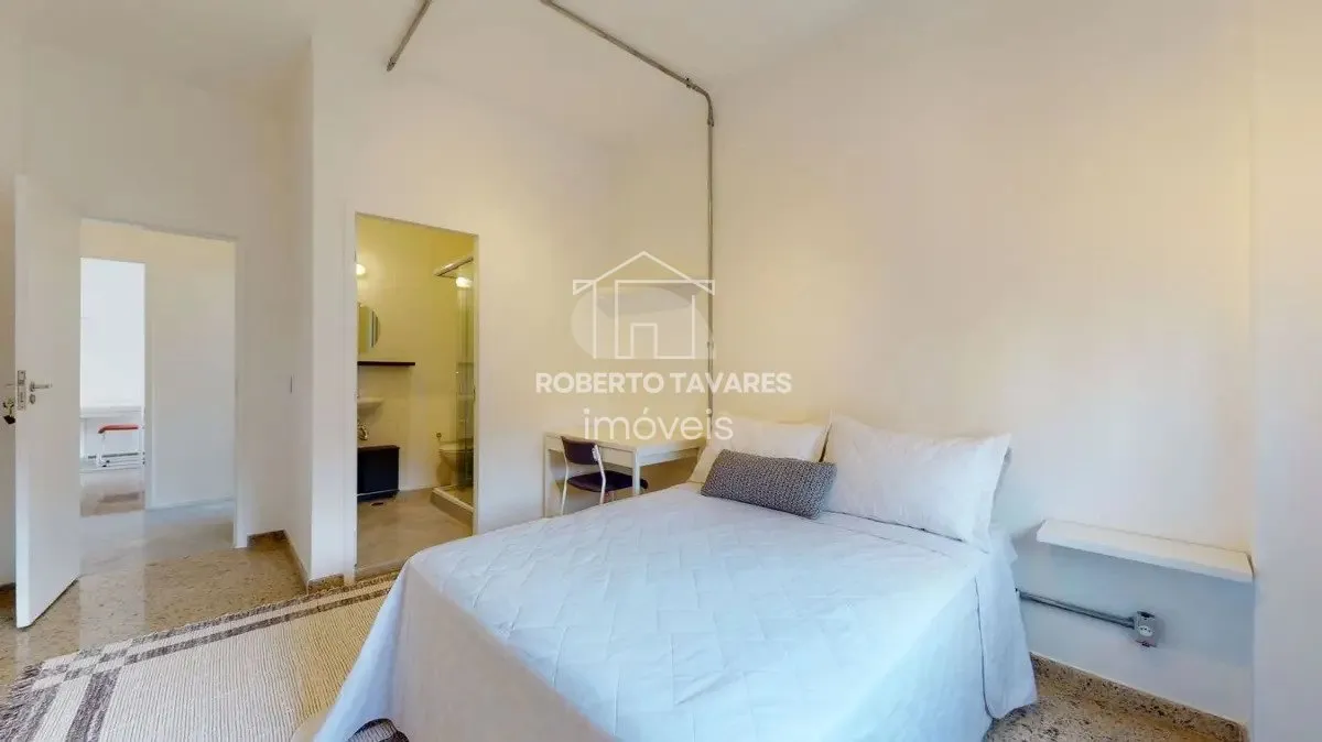 Imagem Apartamento mobiliado, com 4 dormitórios, 2 suítes, 1 vaga de garagem e 4 banheiros, bem localizado. Fica próximo ao Shopping Frei Canneca.