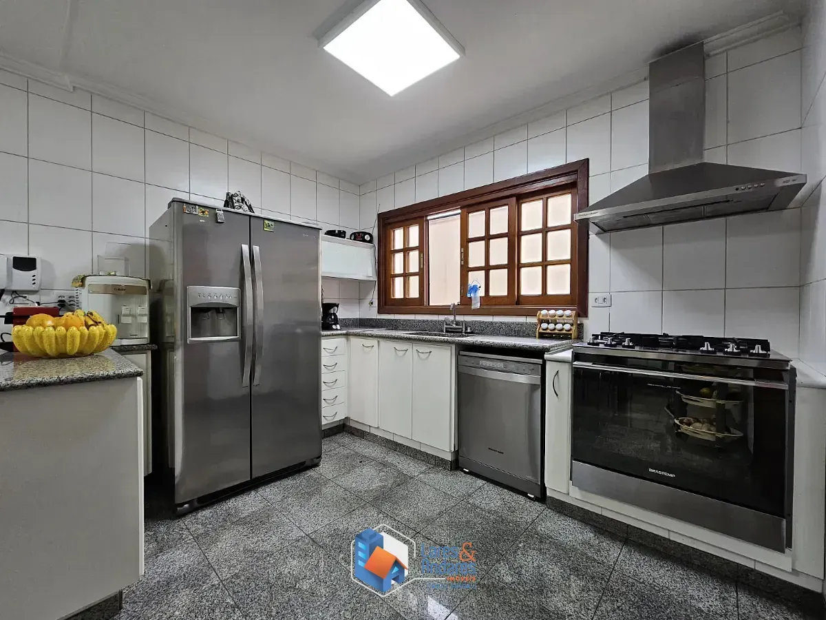 Imagem Sobrado para venda em Jardim Carlu com 4 quartos, sendo 2 suítes, 453m²