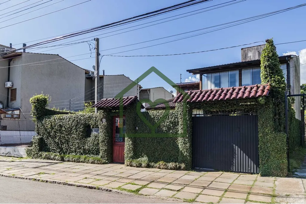 Seu refúgio na Zona Sul te espera! 
Desfrute de momentos únicos neste charmoso sobrado com 03 dorm...