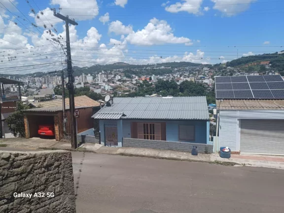 Imagem Casa para Venda em Concórdia, Industriários, 5 dormitórios, 2 banheiros, 1 vaga