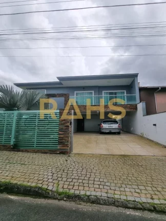 Apresentando um lindo sobrado semi mobiliado, localizado no bairro Nova Brasilía. Esta espaçosa re...