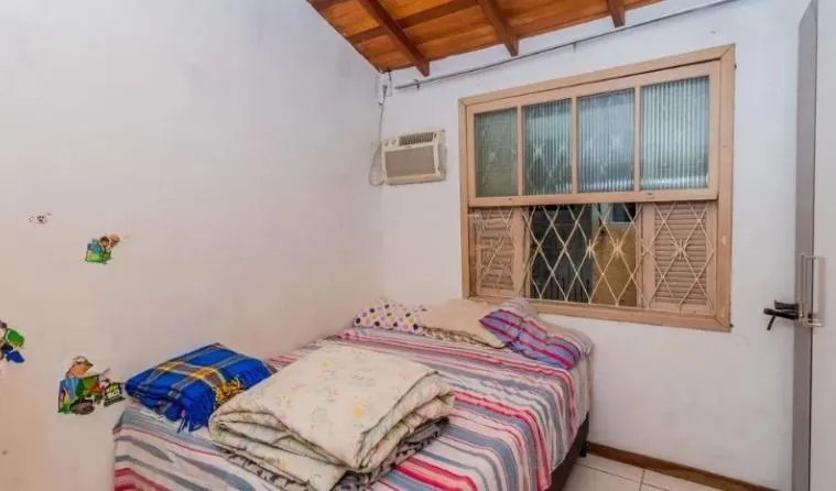 Imagem Casa de 3 dormitórios , com suíte , banheiro social , 2 apartamentos de 1 dormitório nos fundos ,vaga para 3 carros !