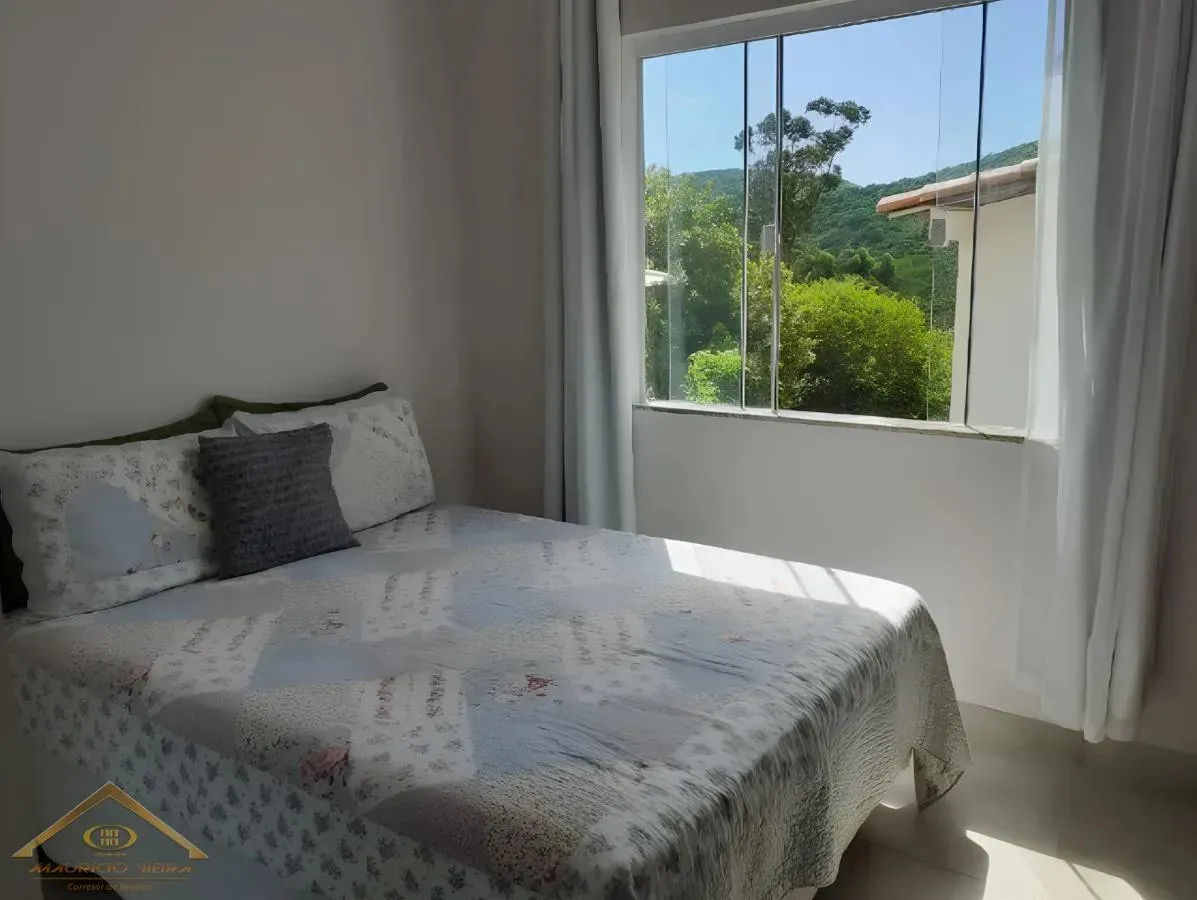 Imagem Casa em Condomínio para Venda em Cabo Frio / RJ no bairro Peró