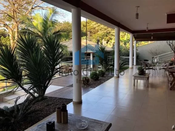 Imagem Casa de Alto Padrão à Venda na Granja Viana