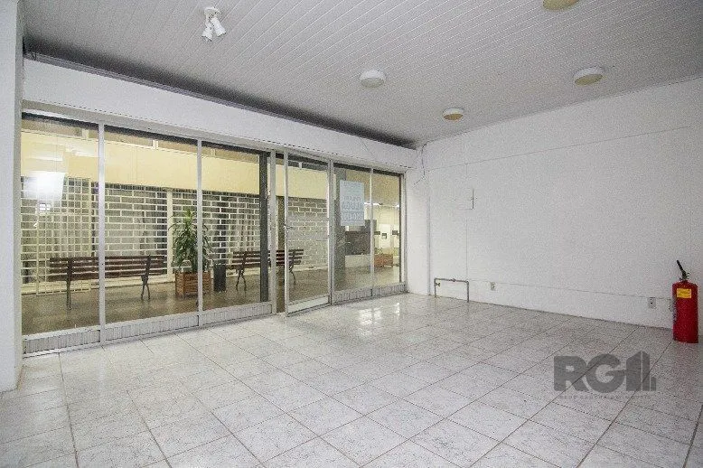 Imagem Loja térrea com mezanino em ponto nobre da Vinte e Quatro de Outubro