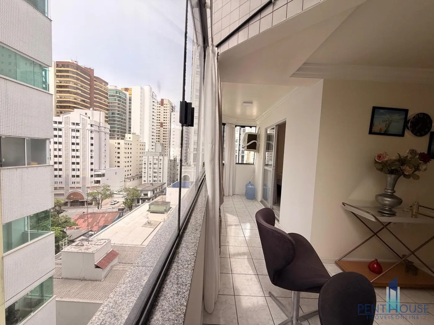 Imagem Apartamento Zona Central para Venda em Balneário Camboriú, CENTRO, 2 dormitórios, 1 suíte, 2 banheiros, 1 vaga