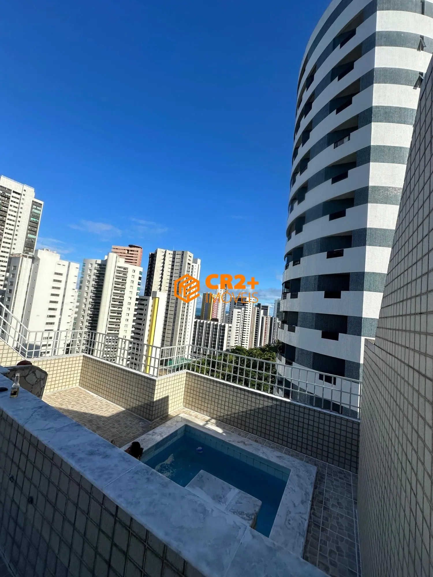 Foto do imóvel Vendo/Alugo Cobertura Triplex 382m² com 5 Quartos sendo 2 Suítes, NA JEQUITINHON em Rua Dona Uzinha Nunes, 47 - Boa Viagem, Recife - PE