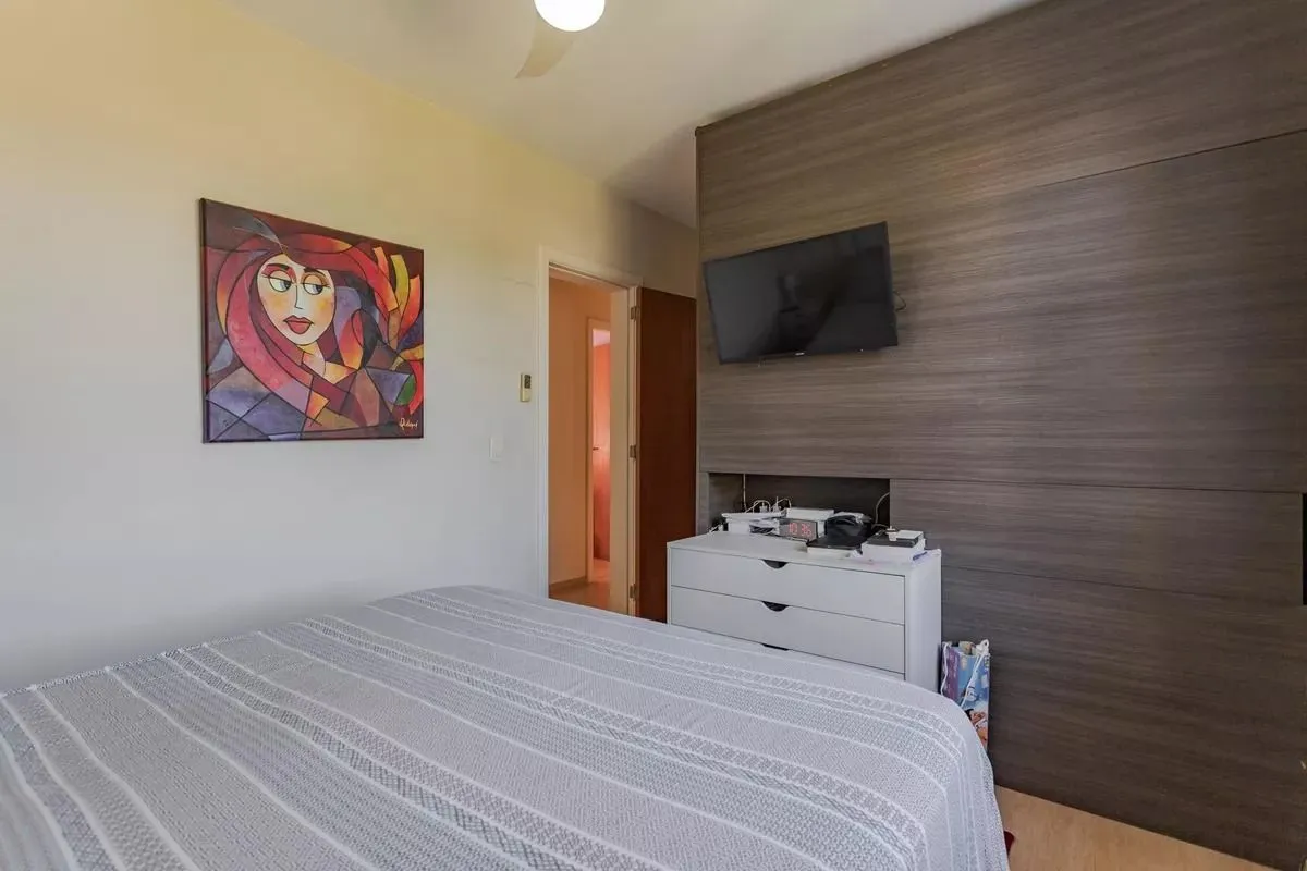 Imagem Casa em condomínio com 3 dormitórios, suíte e 2 vagas