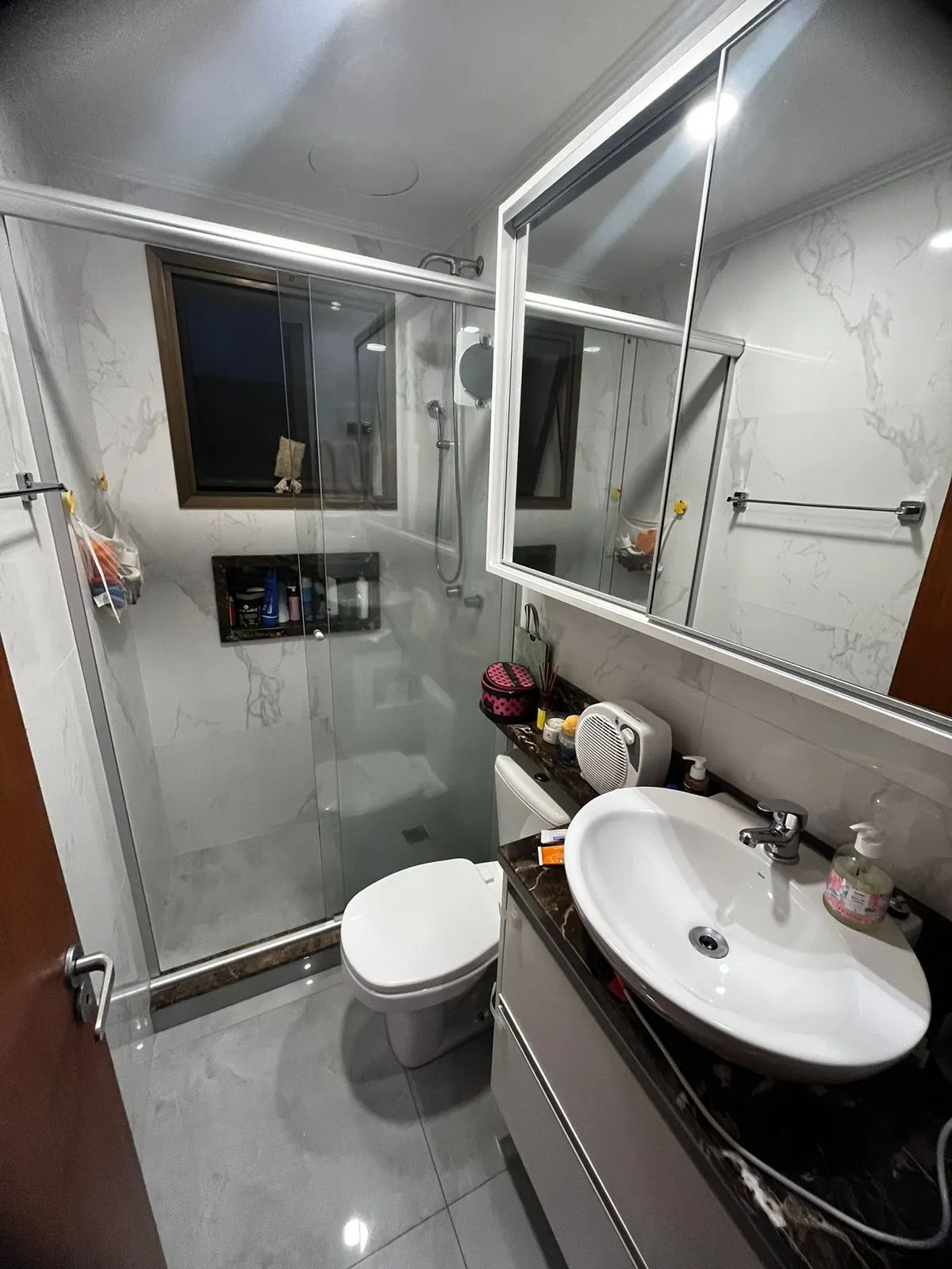 Imagem Apartamento mobiliado 2 dormitórios com suíte e 2 vagas em Petrópolis Poa