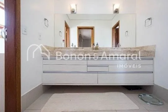 Imagem Casa de condomínio com 340 m² e 4 quartos
