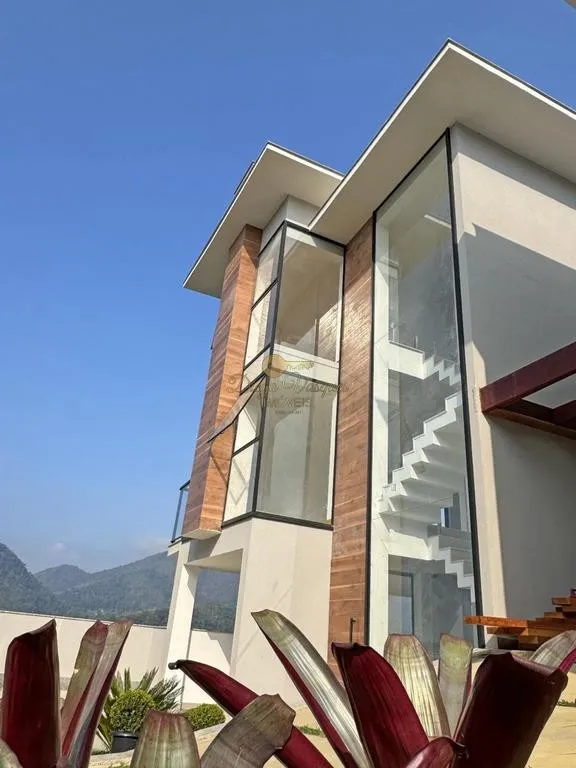 Imagem Casa em Condomínio para Venda em Teresópolis / RJ no bairro Tijuca