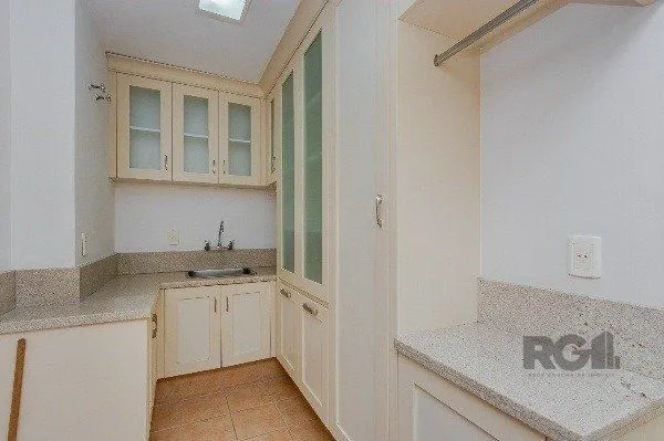 Imagem Vende-se luxuoso apartamento 3 quartos c/ suíte, dependência de empregada, gabinete, 2 vagas cobertas - 283m² - Moinhos de Vento