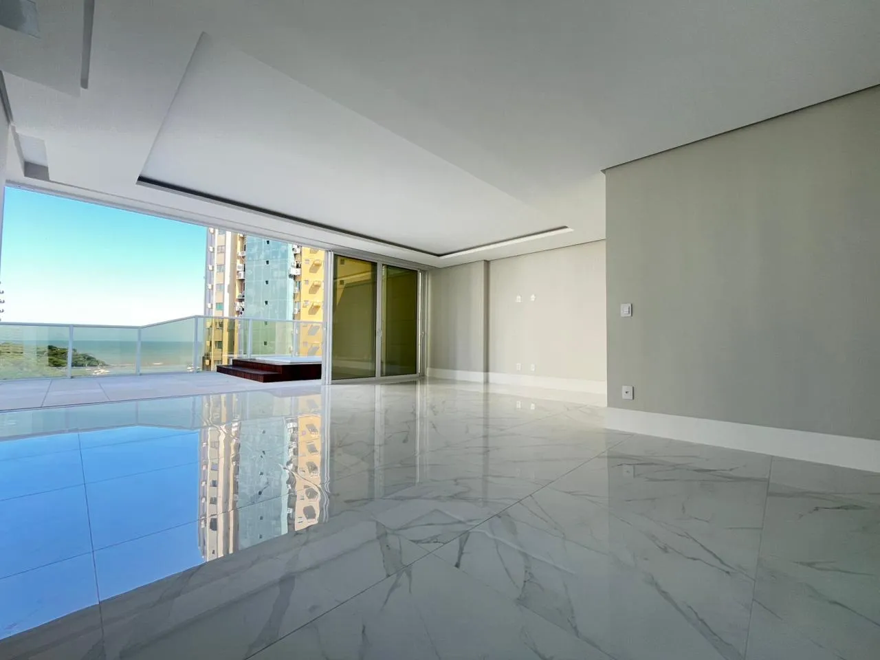 Imagem Apartamento com vista para o mar à venda com 223.09m2 por R$ 6.335.000,00