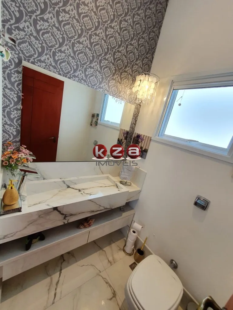 Imagem Casa de luxo no Condomínio Portal do Lago: 4 suítes, 3 salas, 7 banheiros, 2 vagas, 541m² em Valinhos-SP. Venda ou locação.