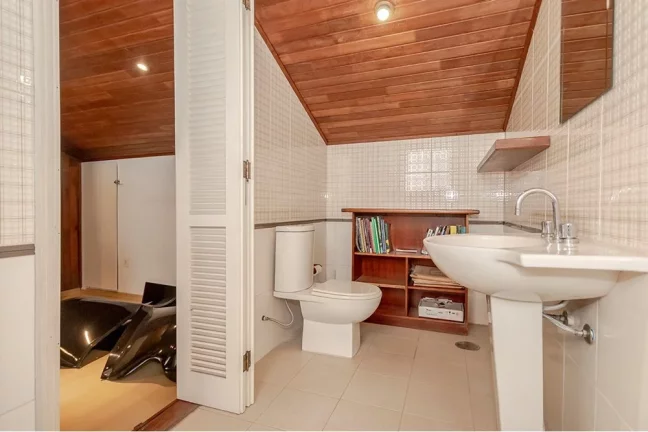 Imagem Casa para venda no bairro Chácara das Pedras em Porto Alegre