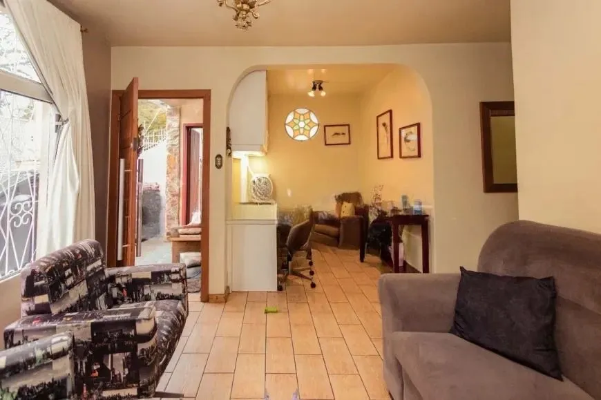 Imagem Casa térrea com 200m² privativos, 3 quartos, Rua Sylvio Sanson - Sarandi