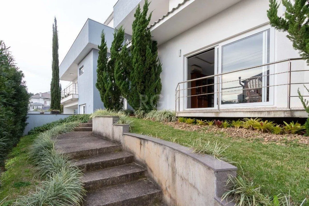 Imagem Casa para Venda - 377m², 4 dormitórios, sendo 3 suites, 3 vagas - Guarujá