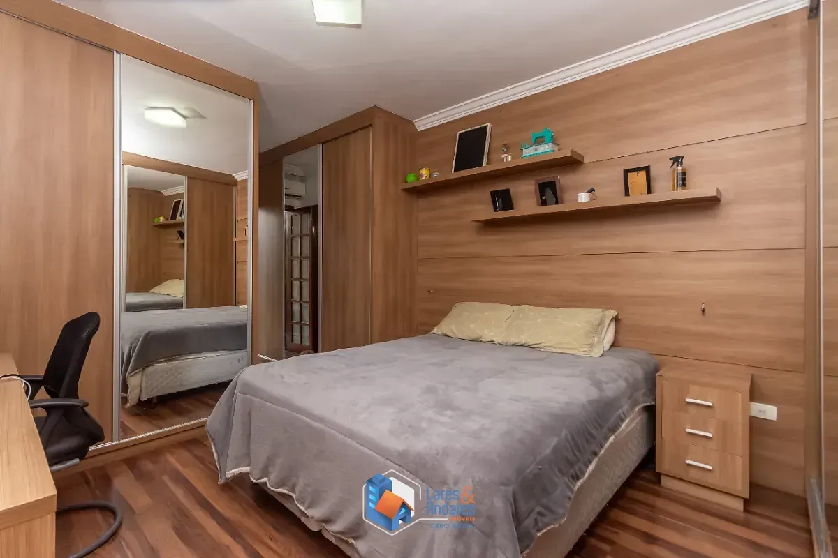 Imagem Sobrado para venda em Parque São Domingos com 3 quartos, sendo 3 suítes, 190m²
