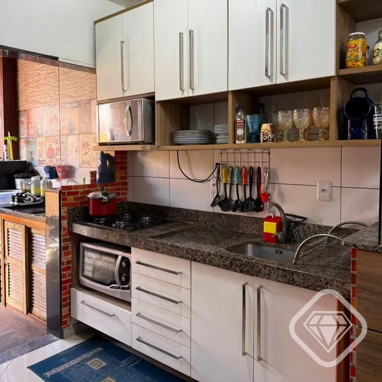 Imagem Casa em condomínio no bairro Hípica, semi mobiliada, totalmente reformada com pátio amplo e excel...