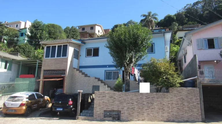 Imagem Casa para Venda em Concórdia, Industriários, 3 dormitórios, 1 banheiro, 3 vagas