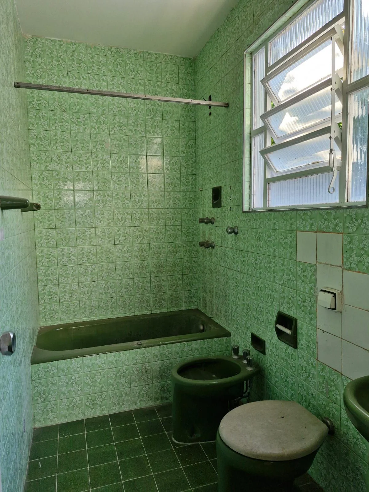 Imagem Casa 3 dormitórios, 3 banheiros, bairro Teresópolis.