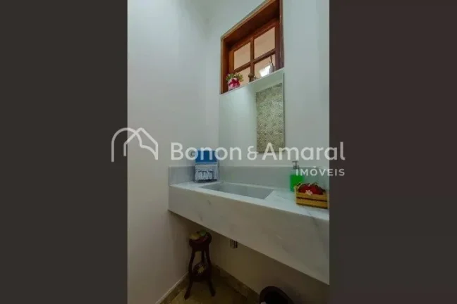 Imagem Casa excelente, com 6 quartos, todos são suítes, 8 banheiros, com elevador, 5 pontos de ar condici...